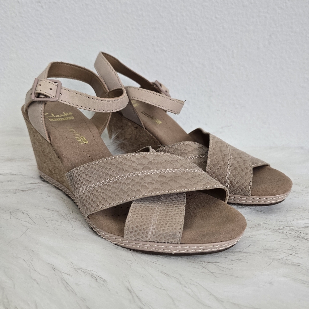 Clarks Helio Latitude Womens Nude Leather Wedge 6